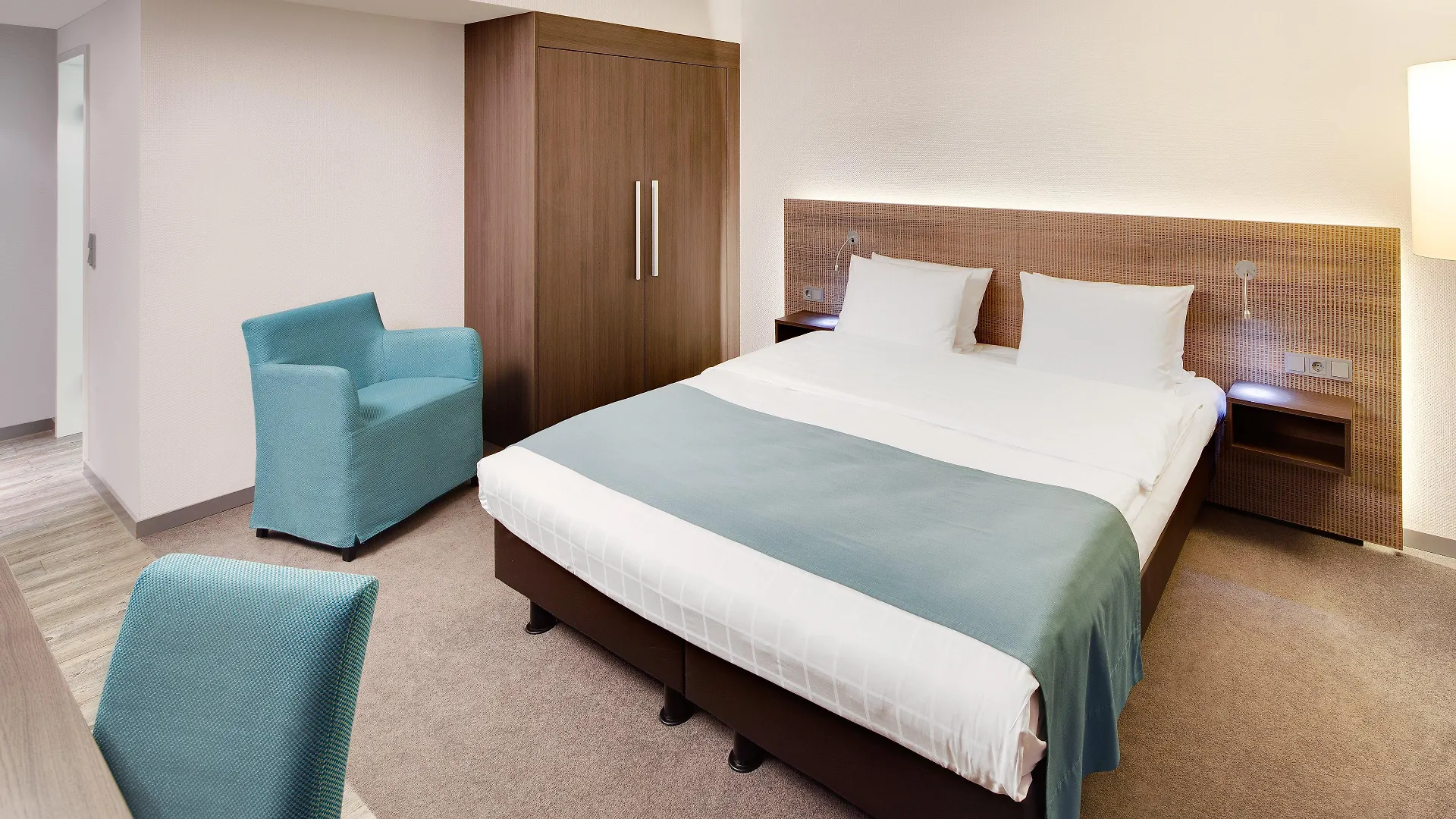 Holiday Inn Duesseldorf Hafen, An Ihg Hotel